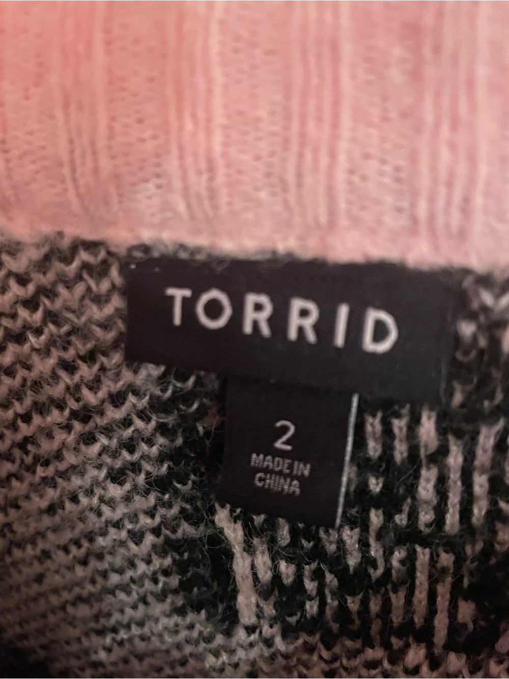 🐻‍❄️🌸🖤 Pink Marshmallow Sweater with Black Hearts - Picture 3 of 4